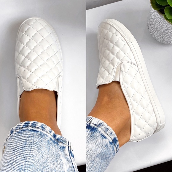π WHITE QUILTED FAUX LEATHER CASUAL SNEAKERS! - Picture 3 of 17